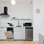 Artistic Zoliborz By Renters 아파트 *