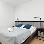 Artistic Zoliborz By Renters 아파트 *