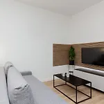 Artistic Zoliborz By Renters 바르샤바